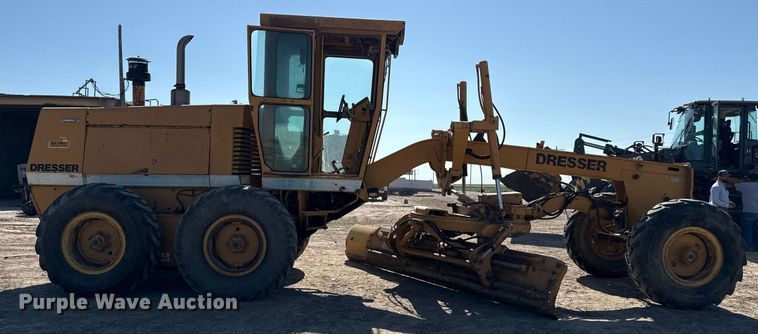 image for item DZ8725 Dresser 850 motor grader