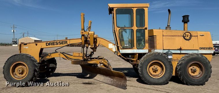 image for item DZ8725 Dresser 850 motor grader