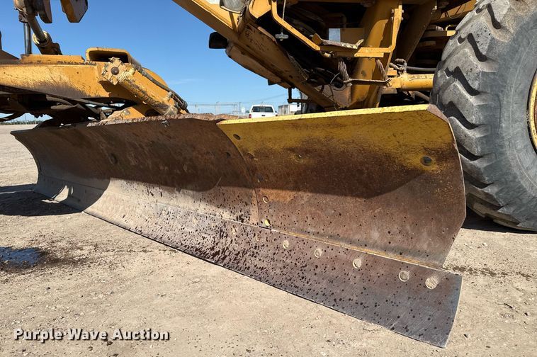 image for item DZ8725 Dresser 850 motor grader