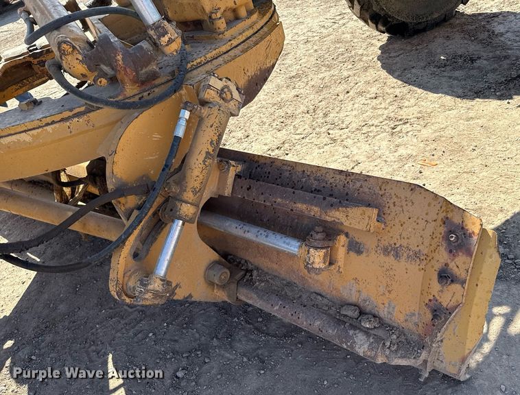 image for item DZ8725 Dresser 850 motor grader