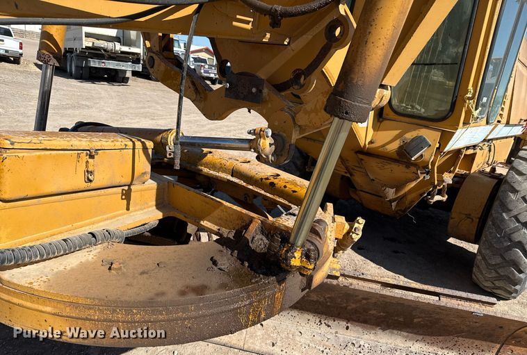 image for item DZ8725 Dresser 850 motor grader