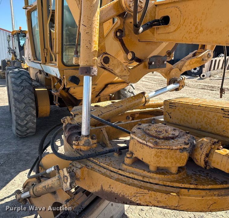 image for item DZ8725 Dresser 850 motor grader