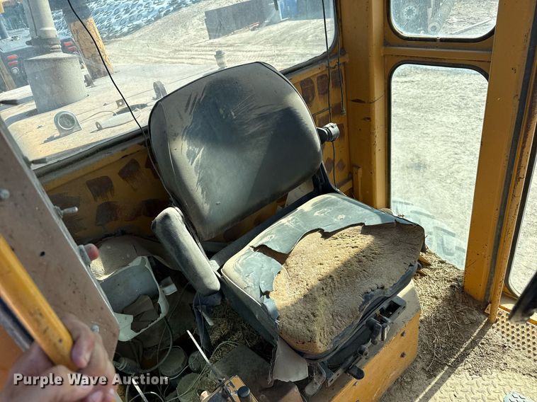 image for item DZ8725 Dresser 850 motor grader