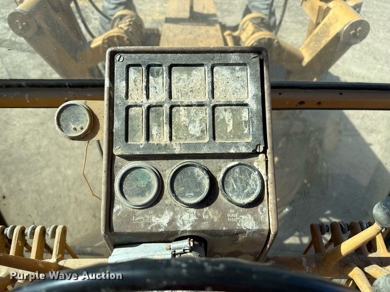 image for item DZ8725 Dresser 850 motor grader