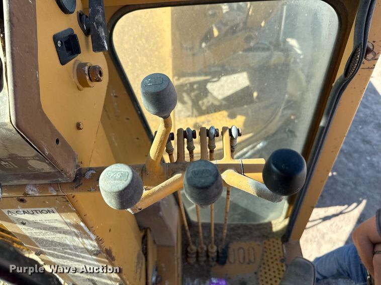 image for item DZ8725 Dresser 850 motor grader