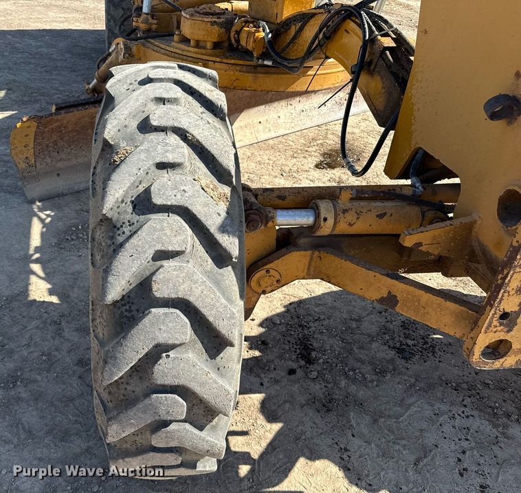 image for item DZ8725 Dresser 850 motor grader