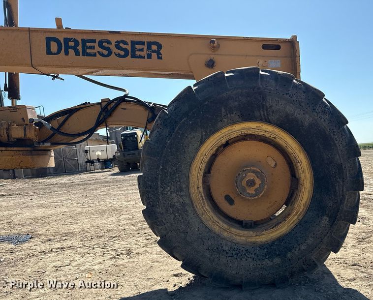 image for item DZ8725 Dresser 850 motor grader