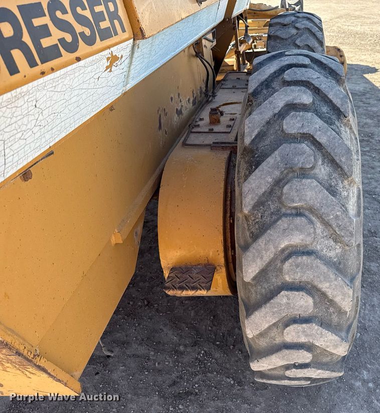 image for item DZ8725 Dresser 850 motor grader