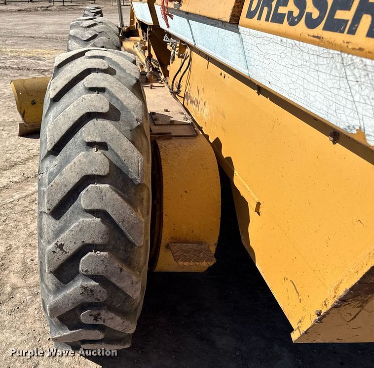 image for item DZ8725 Dresser 850 motor grader