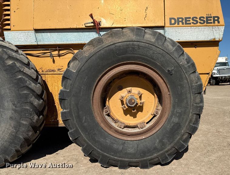 image for item DZ8725 Dresser 850 motor grader