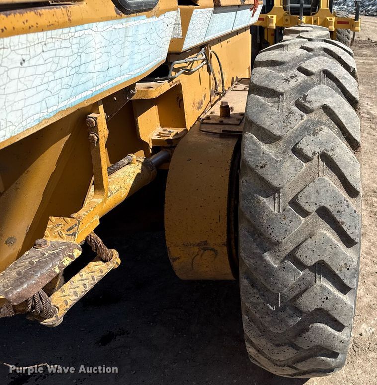 image for item DZ8725 Dresser 850 motor grader