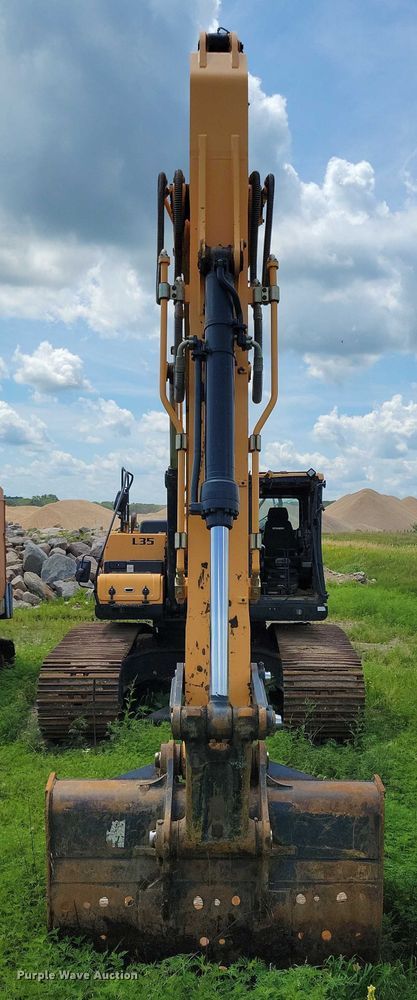 image for item EA2469 2017 Hyundai HX380L excavator