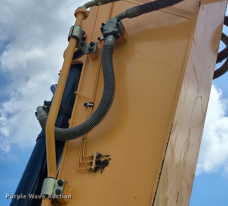 image for item EA2469 2017 Hyundai HX380L excavator