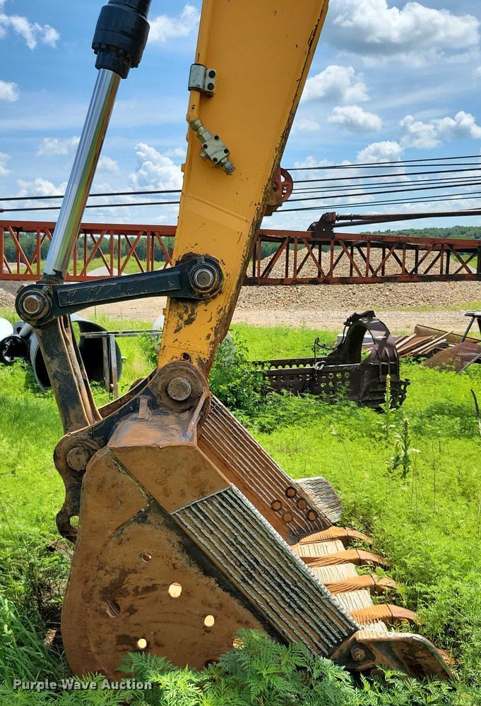 image for item EA2469 2017 Hyundai HX380L excavator