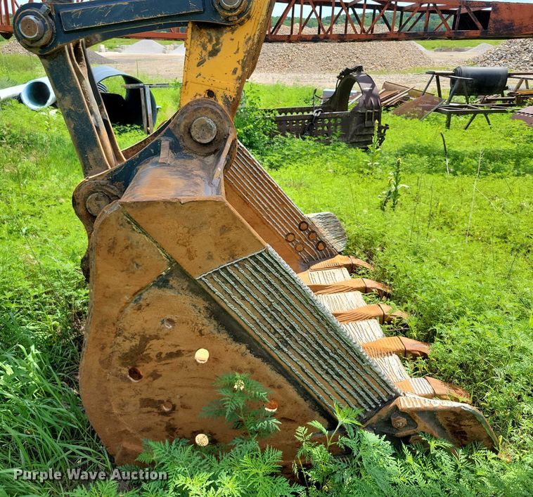 image for item EA2469 2017 Hyundai HX380L excavator