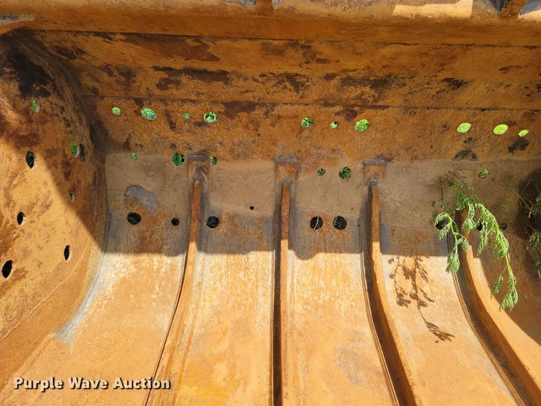 image for item EA2469 2017 Hyundai HX380L excavator