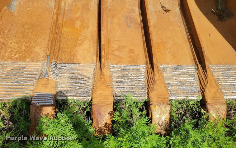 image for item EA2469 2017 Hyundai HX380L excavator