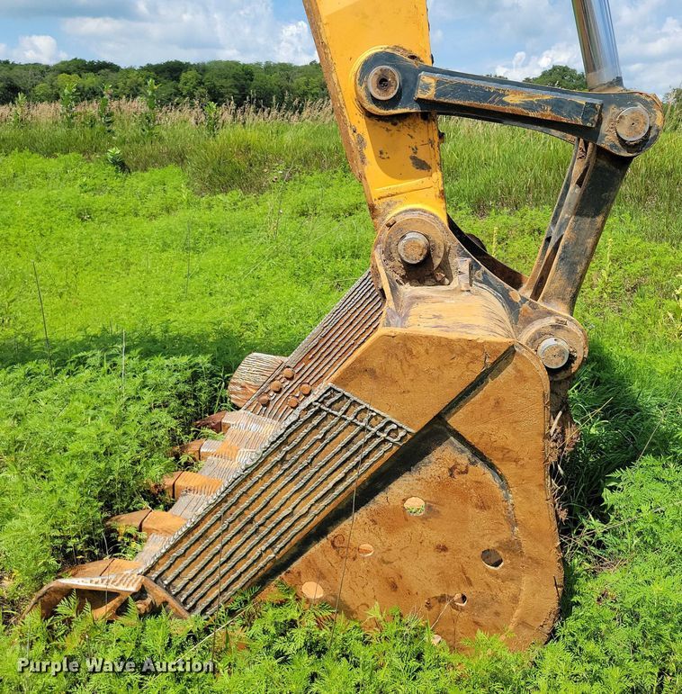 image for item EA2469 2017 Hyundai HX380L excavator