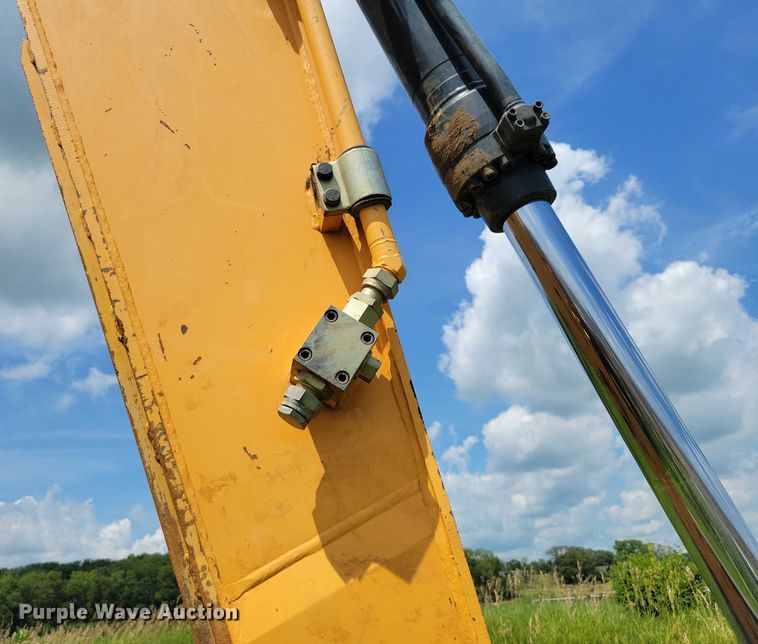 image for item EA2469 2017 Hyundai HX380L excavator