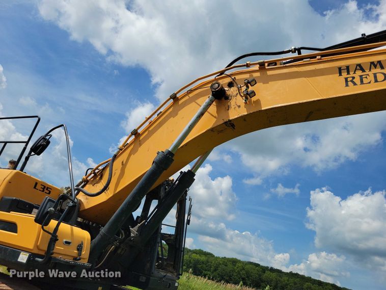 image for item EA2469 2017 Hyundai HX380L excavator