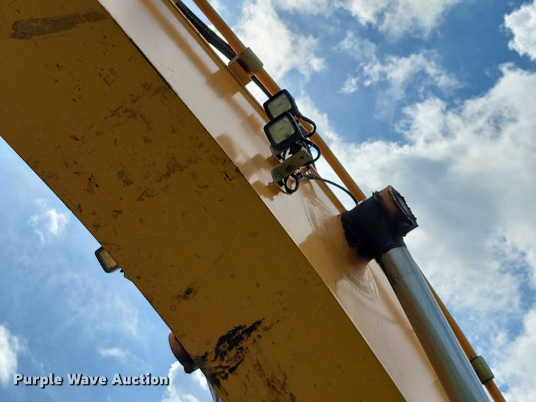 image for item EA2469 2017 Hyundai HX380L excavator