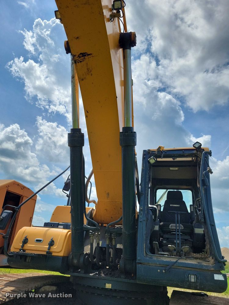 image for item EA2469 2017 Hyundai HX380L excavator