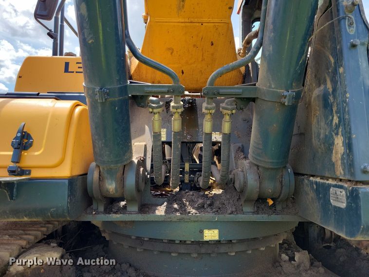 image for item EA2469 2017 Hyundai HX380L excavator