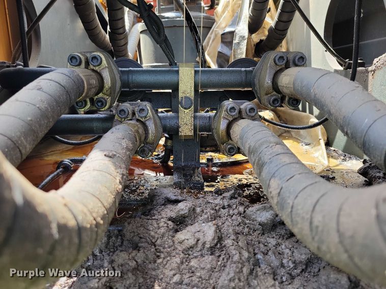 image for item EA2469 2017 Hyundai HX380L excavator