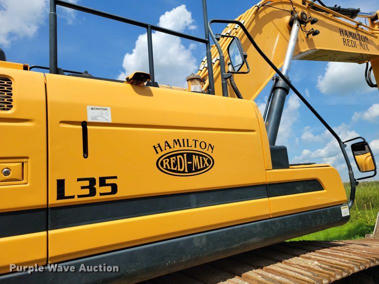 image for item EA2469 2017 Hyundai HX380L excavator