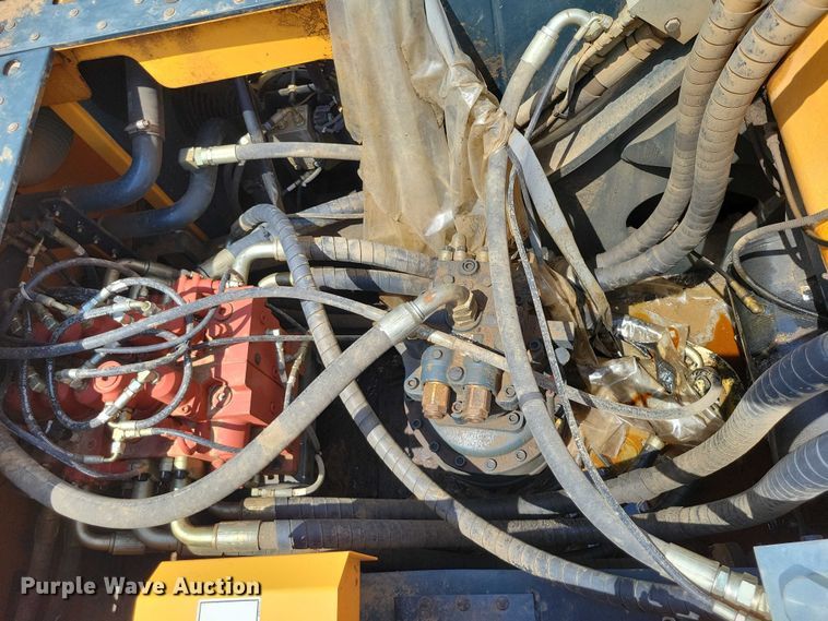 image for item EA2469 2017 Hyundai HX380L excavator