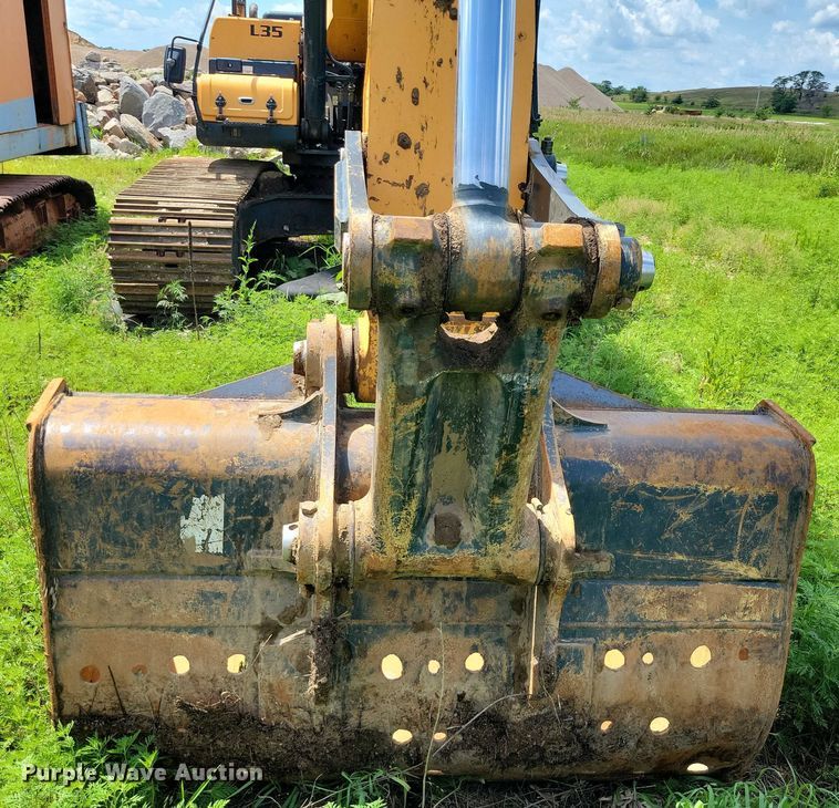 image for item EA2469 2017 Hyundai HX380L excavator