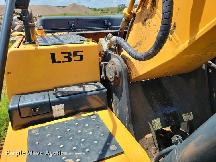 image for item EA2469 2017 Hyundai HX380L excavator