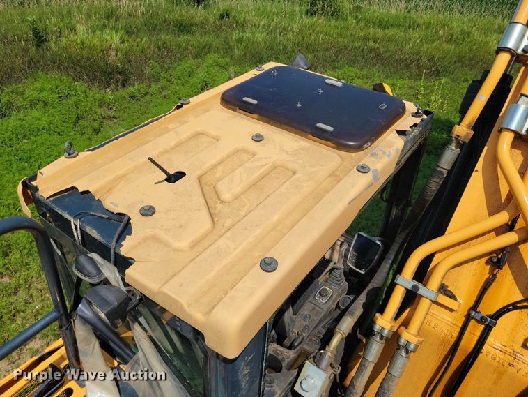 image for item EA2469 2017 Hyundai HX380L excavator