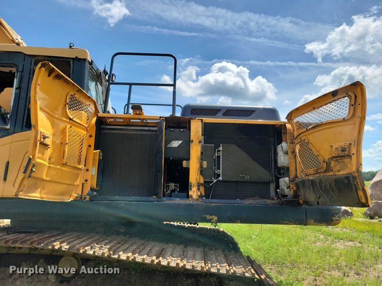 image for item EA2469 2017 Hyundai HX380L excavator