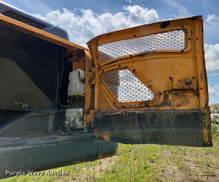 image for item EA2469 2017 Hyundai HX380L excavator