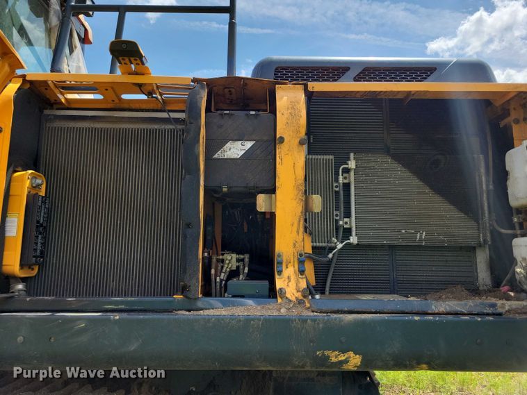 image for item EA2469 2017 Hyundai HX380L excavator