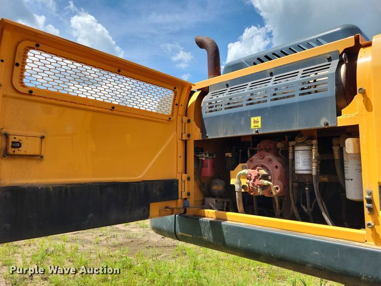 image for item EA2469 2017 Hyundai HX380L excavator