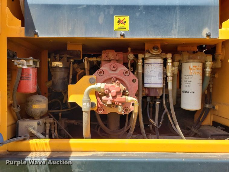 image for item EA2469 2017 Hyundai HX380L excavator