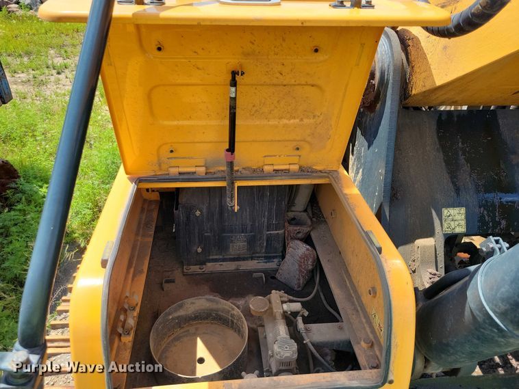 image for item EA2469 2017 Hyundai HX380L excavator