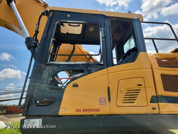 image for item EA2469 2017 Hyundai HX380L excavator