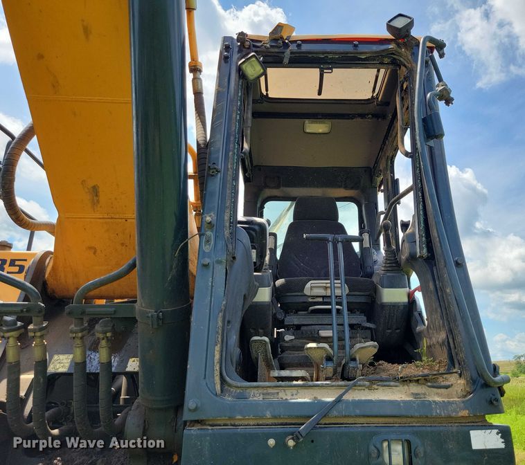 image for item EA2469 2017 Hyundai HX380L excavator