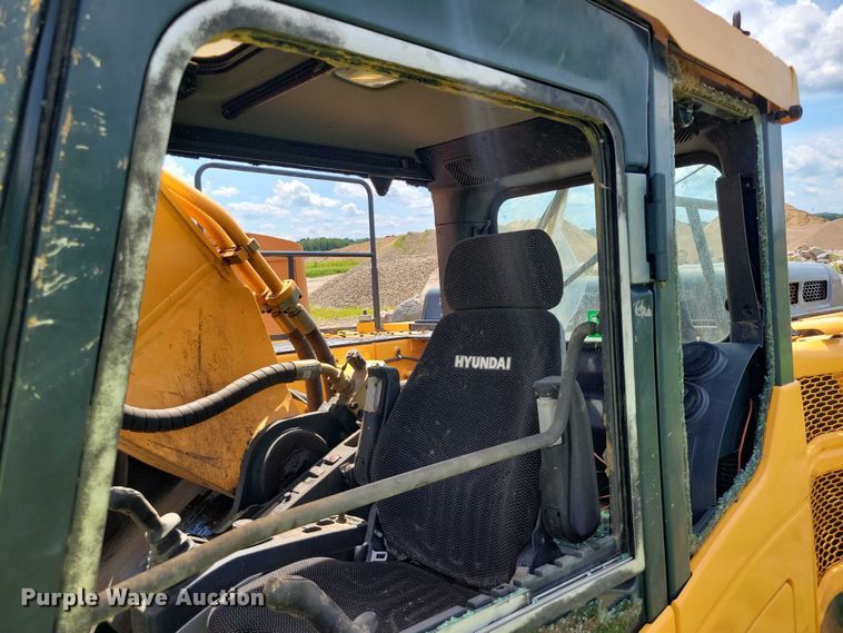 image for item EA2469 2017 Hyundai HX380L excavator