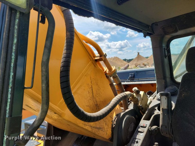 image for item EA2469 2017 Hyundai HX380L excavator