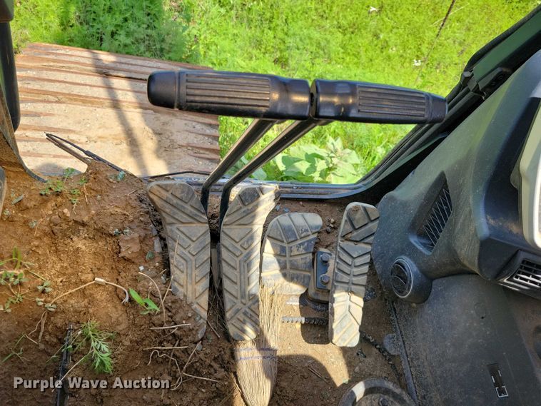 image for item EA2469 2017 Hyundai HX380L excavator