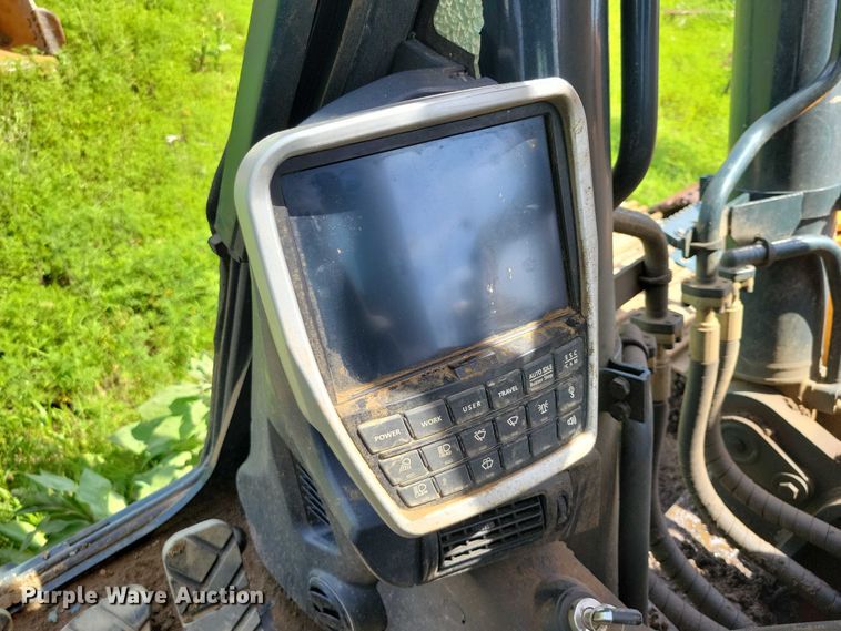 image for item EA2469 2017 Hyundai HX380L excavator