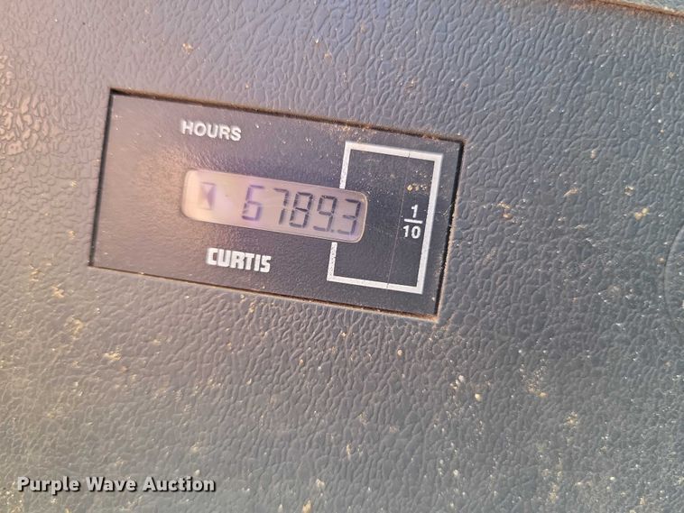 image for item EA2469 2017 Hyundai HX380L excavator