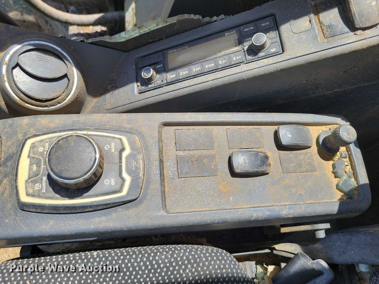 image for item EA2469 2017 Hyundai HX380L excavator