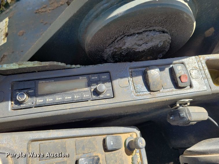 image for item EA2469 2017 Hyundai HX380L excavator