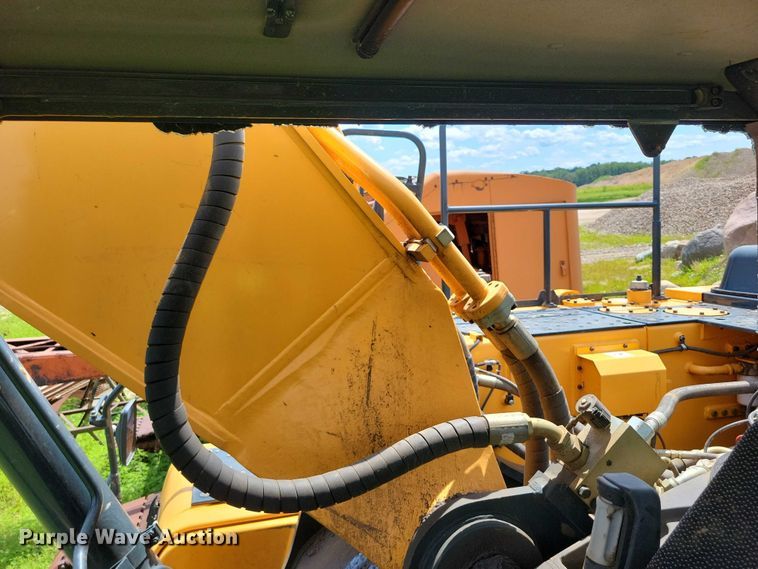 image for item EA2469 2017 Hyundai HX380L excavator