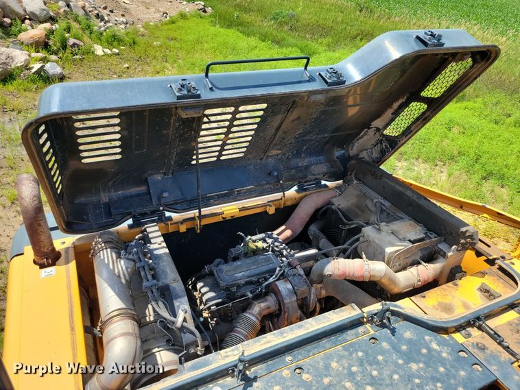 image for item EA2469 2017 Hyundai HX380L excavator